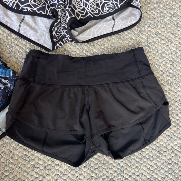 Lululemon Size 2 Shorts - Picture 5 of 14